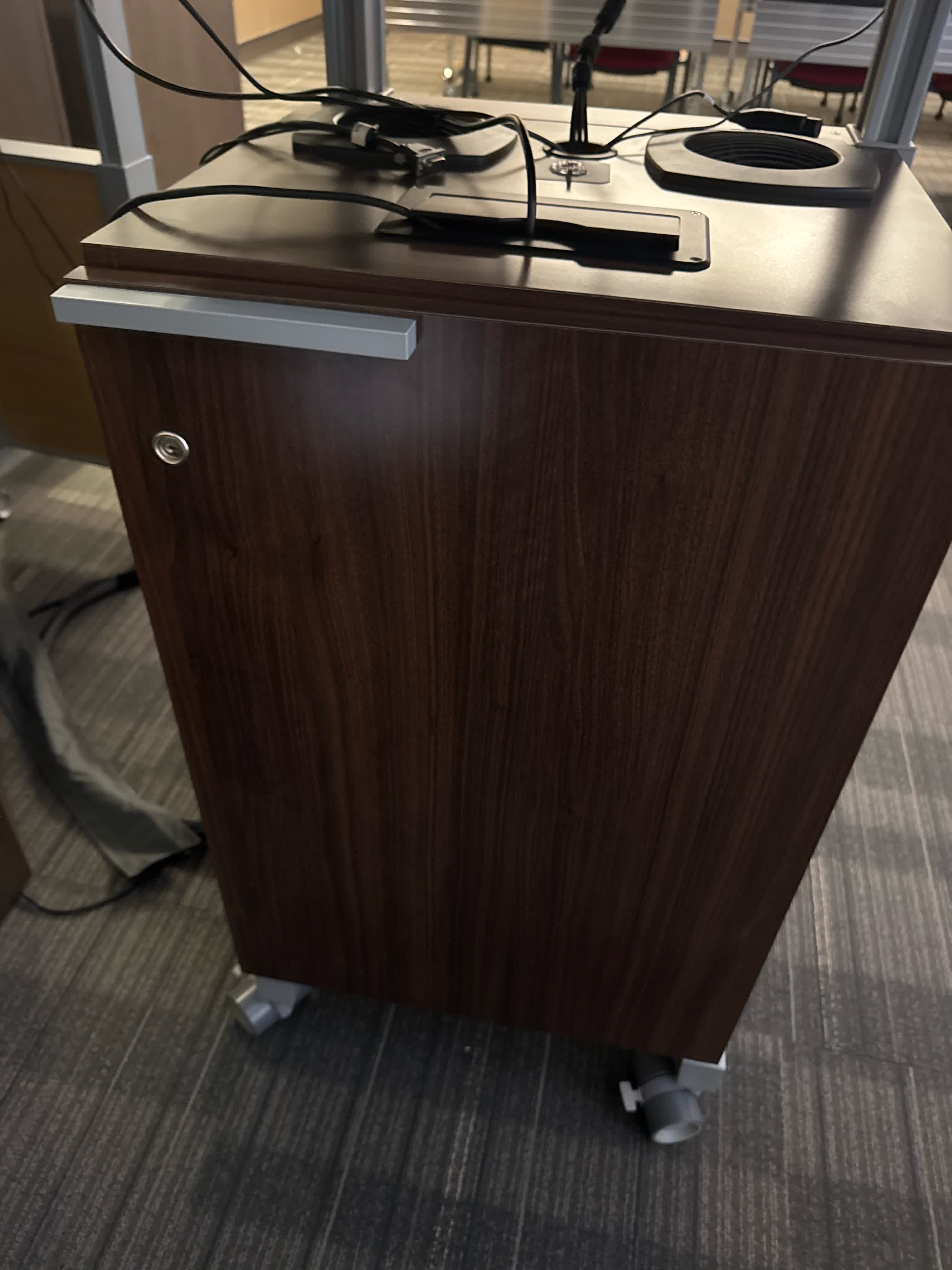 Av Cabinet