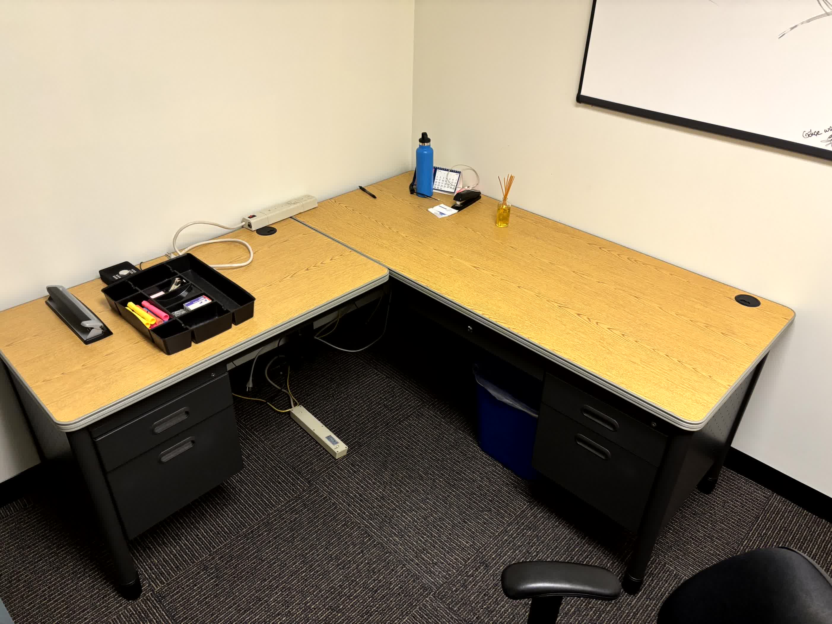 Office L desk